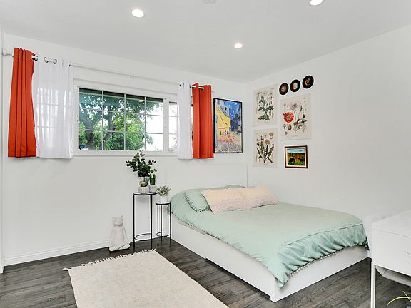 3rd image of 2941 Cabrillo Dr