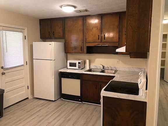 5th image of 1619 Coombs Dr #2