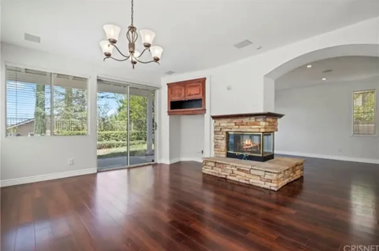 4 bed, 2170 sqft, $4,500 — Photo 3