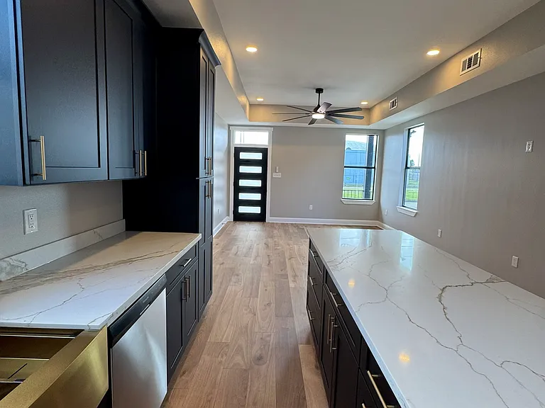 9209 S Claiborne Ave #A — Photo 15