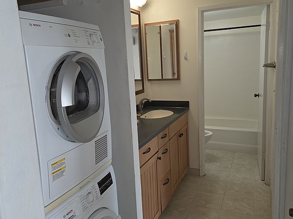 Washer/Dryer/Bathroom