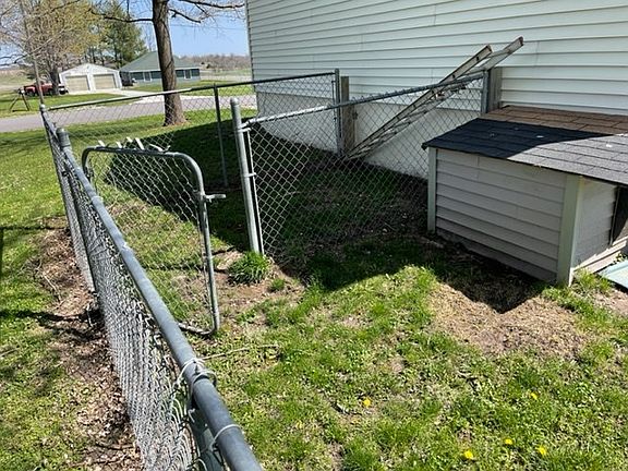 3rd image of 1004 Benton Way