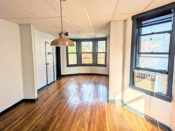 4th image of 3728 N St Louis Ave #2