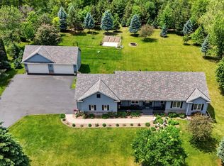 13420 Skyline Cir, Shakopee, MN 55379