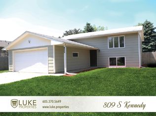 809 S Kennedy Ave, Sioux Falls, SD 57103