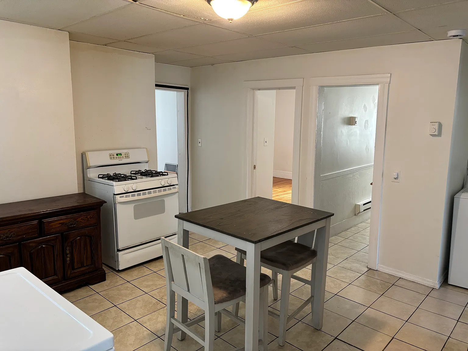 3 bed, 1100 sqft, $2,000 — Photo 2