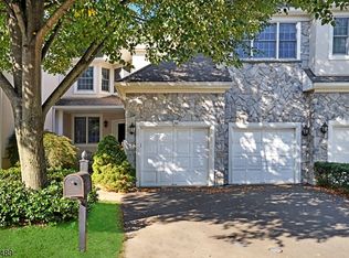 33 Amherst Dr, Basking Ridge, NJ 07920