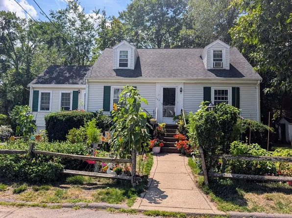 102 Sanford St, Melrose, MA 02176