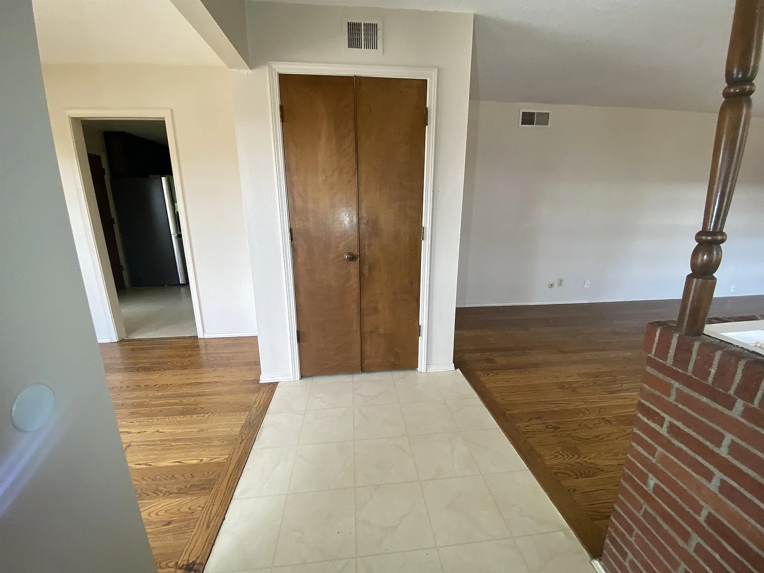 901 Santa Ana Ave SE - 0 — Photo 2
