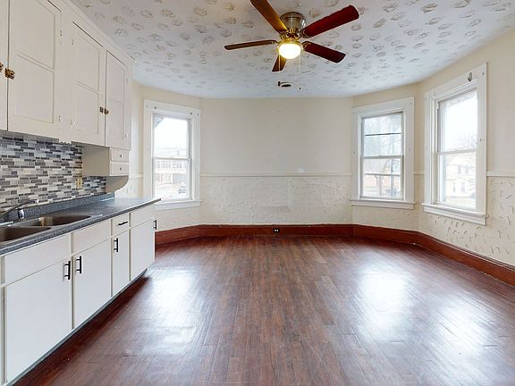 4th image of 3165 W 31st St APT 4