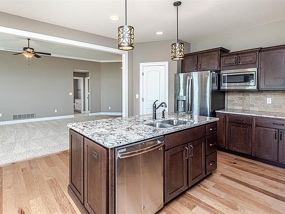 4th image of 1935 Lasso Cir