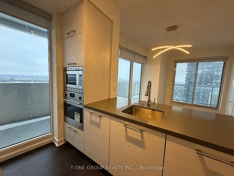 2221 Yonge St #5409 — Photo 7
