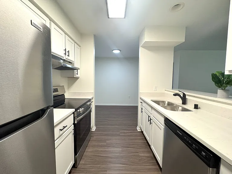 Crown Ridge Apartments — Photo 25