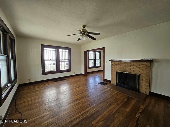 3rd image of 2544 Washington Ave