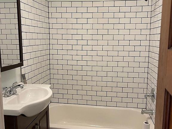 4th image of 955 Payne Ave #2