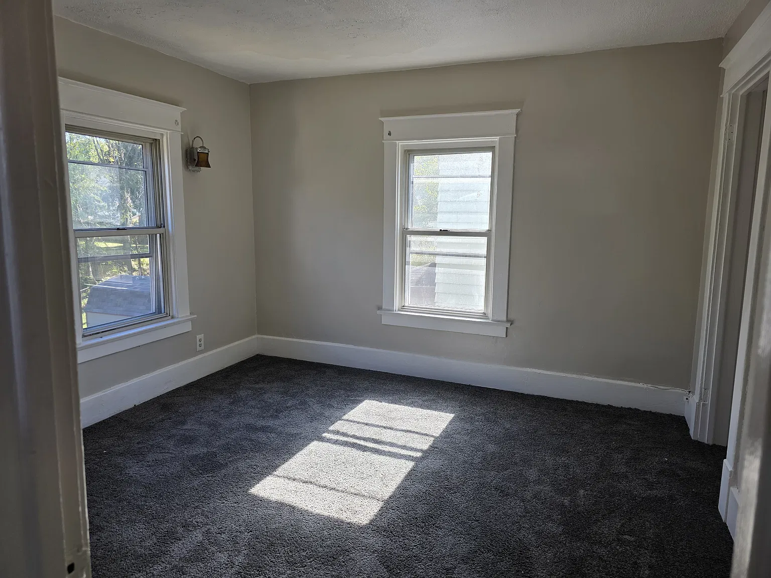 2 bed, $1,050 — Photo 2