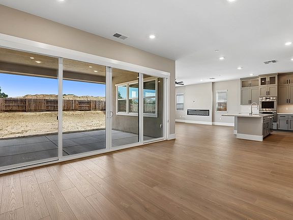 4th image of 300 Turnberry Ct