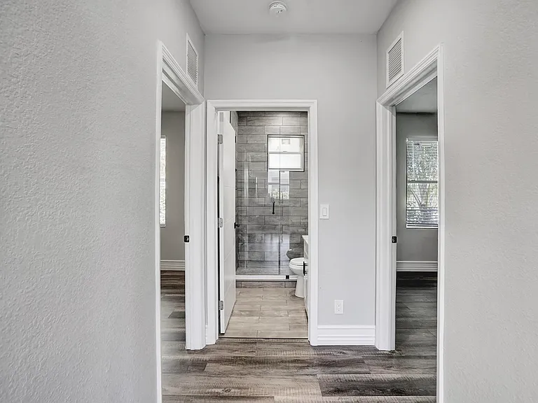 724 SW 9th St — Photo 21