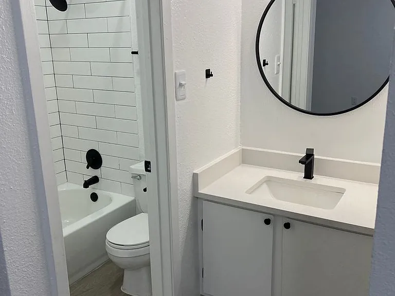 Townhollow Apartments — Photo 15
