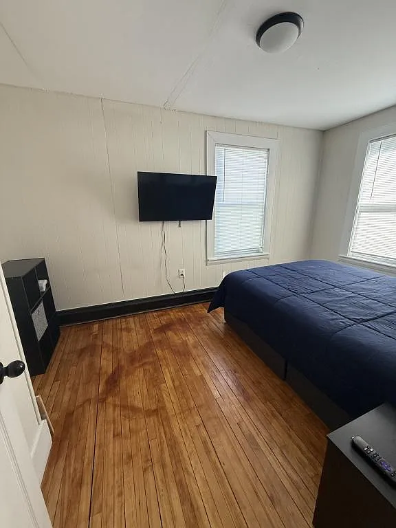 628 Burgess St — Photo 3