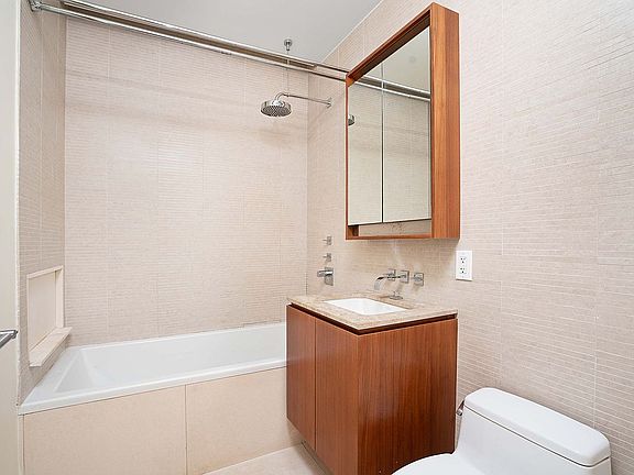 4th image of 555 W 59th St APT 12A