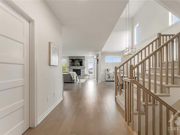 5th image of 226 Blackhorse Dr