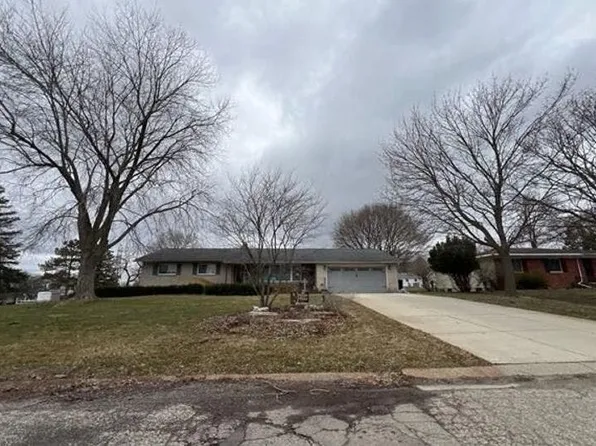 198 Indian Knolls St, Oxford, MI 48371