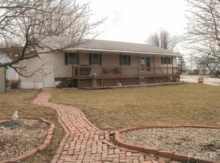 104 E Main St, Cuba, IL 61427