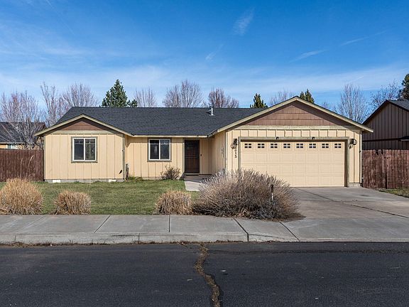 3rd image of 2215 SW Stonehedge Ct