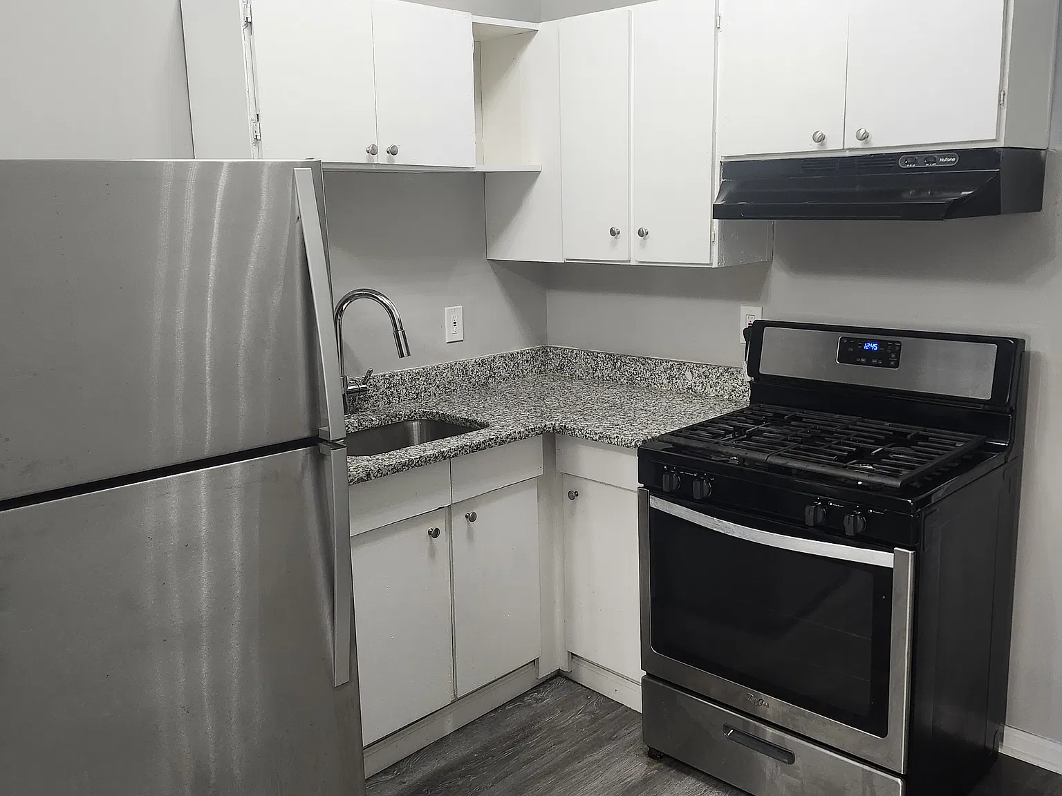 2 bed, 1000 sqft, $1,545 — Photo 3