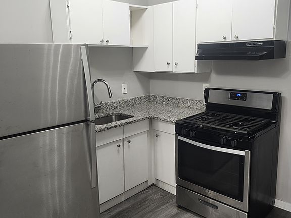 New Kitchen appliances and granite counter top!