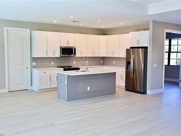 5th image of 3618 50th AVE NE