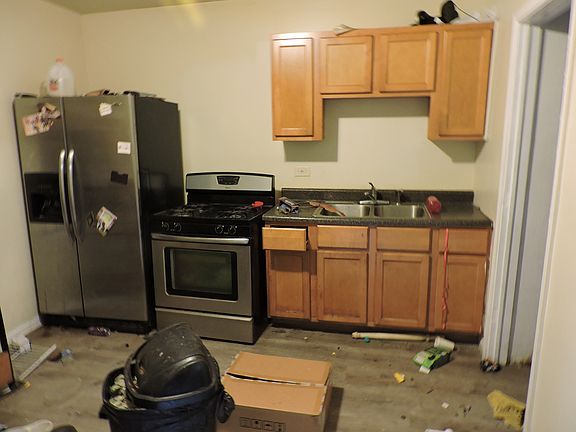 4th image of 852 N Saint Louis Ave