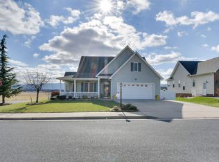 8 Mahogany Dr, Stuarts Draft, VA 24477