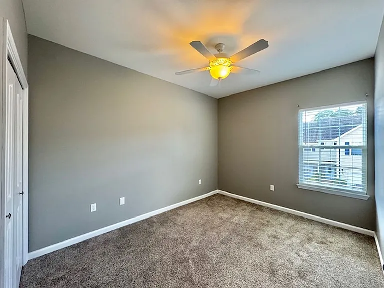 126 Farrah Ave — Photo 32