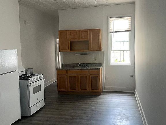 2nd image of 612 Onderdonk Ave #1-R