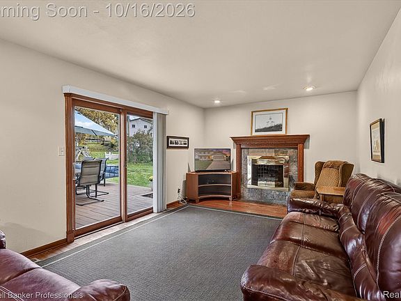 3rd image of 204 Dutch Mill Dr