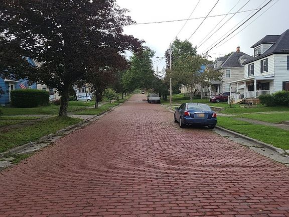 5th image of 42 Lakin Ave