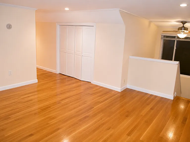 49 Seafoam Ave #2 — Photo 3