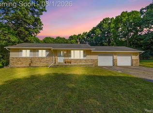 3685 Chesterfield Dr, Lapeer, MI 48446