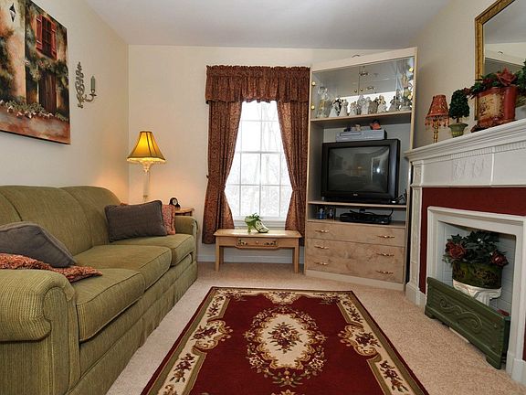 5th image of 66 Great Hill Dr