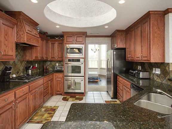 2nd image of 7708 Garden Way Dr