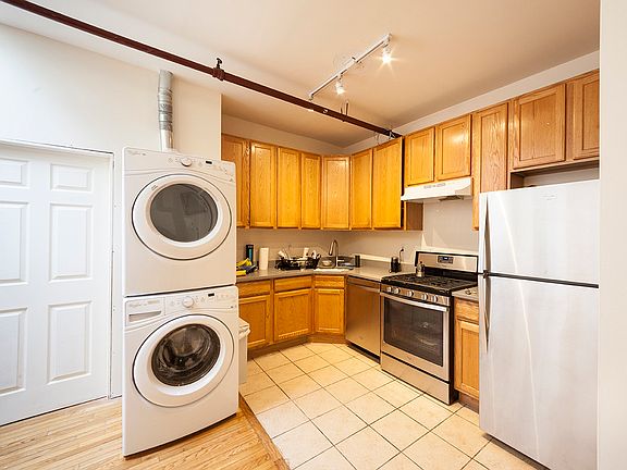 3rd image of 261 Lexington Ave APT B2