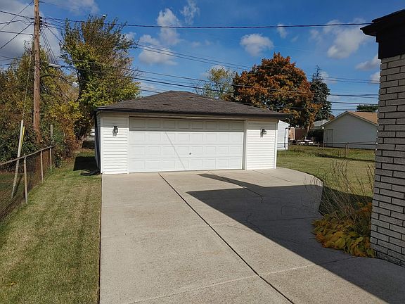 2nd image of 3035 Earl Dr