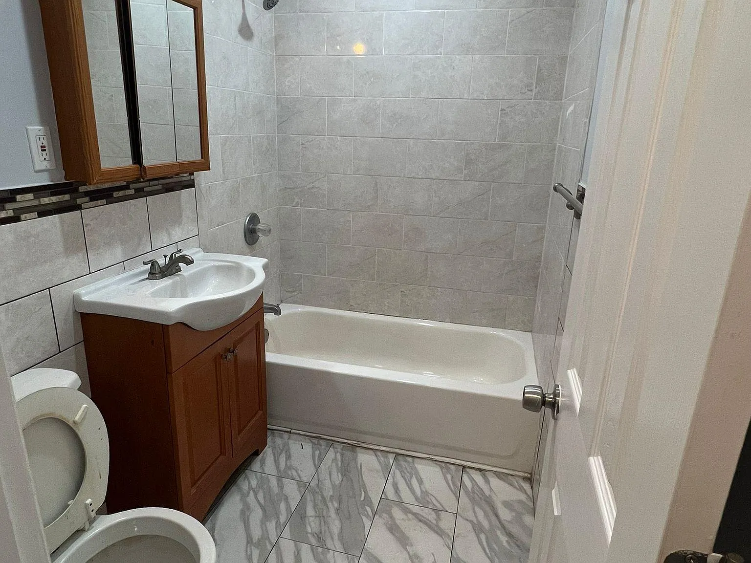25 College Dr — Photo 4