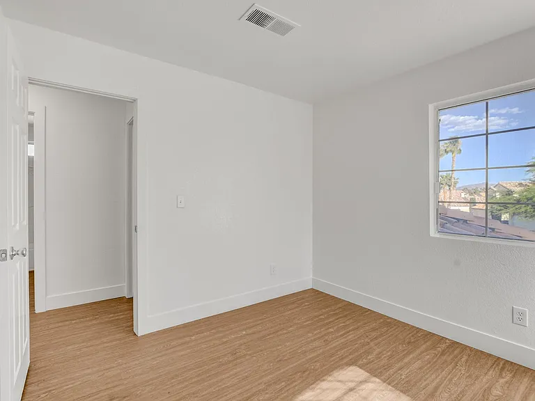 8005 Vision St — Photo 30