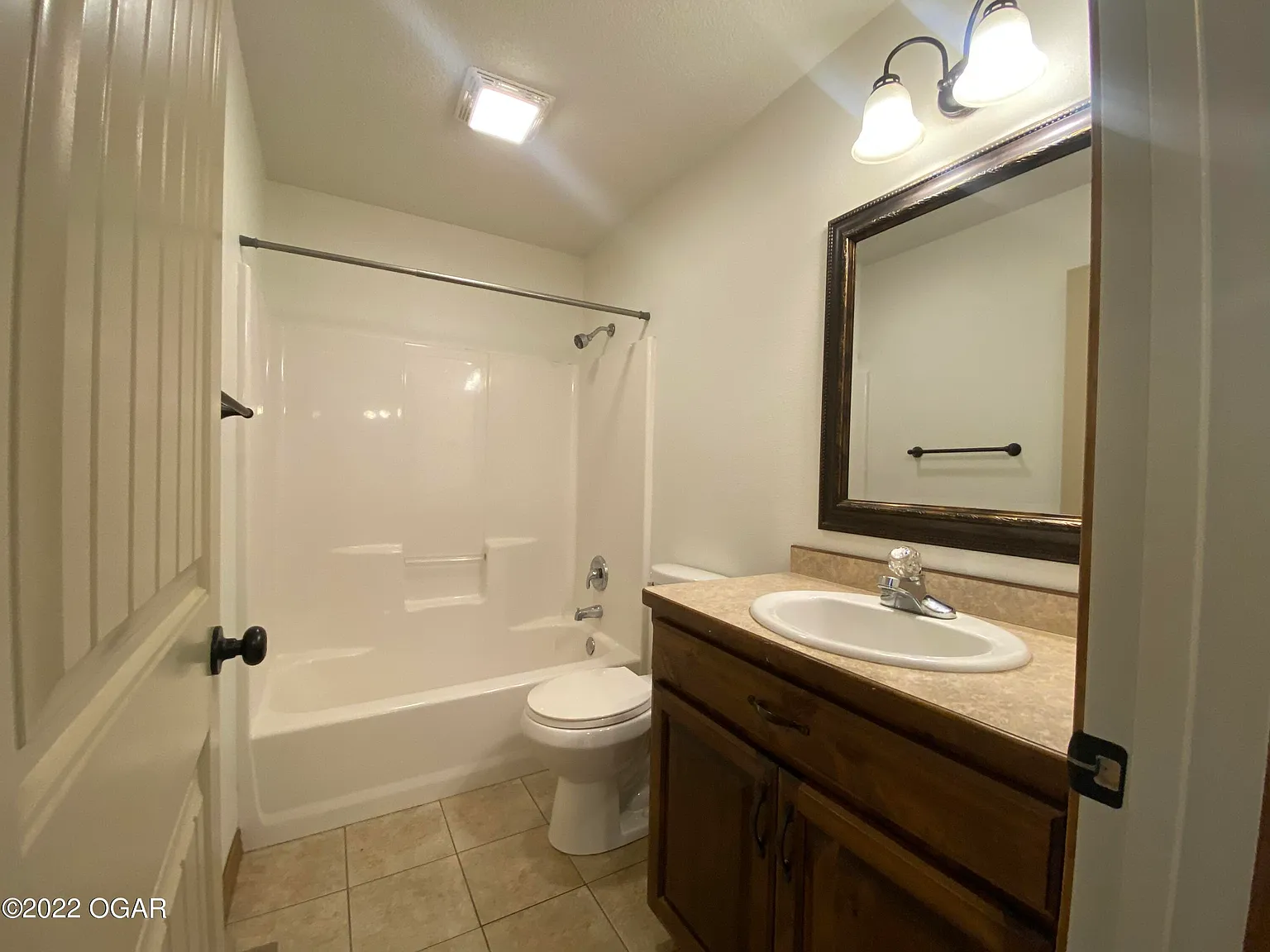 2 bed, 1.5 bath, 1000 sqft, $1,200 — Photo 3