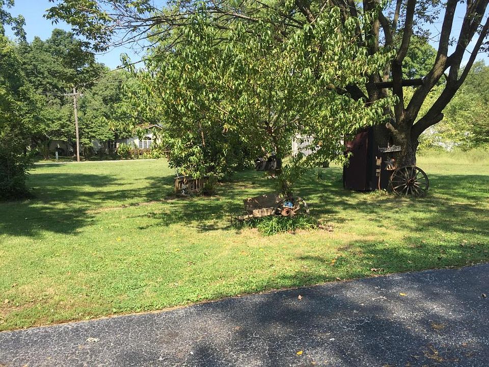 100 N Marshall St, Dix, IL 62830 Zillow