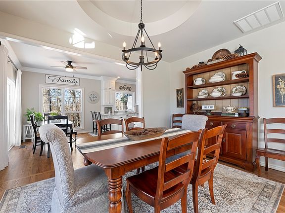 5th image of 15 Stratfield Ln