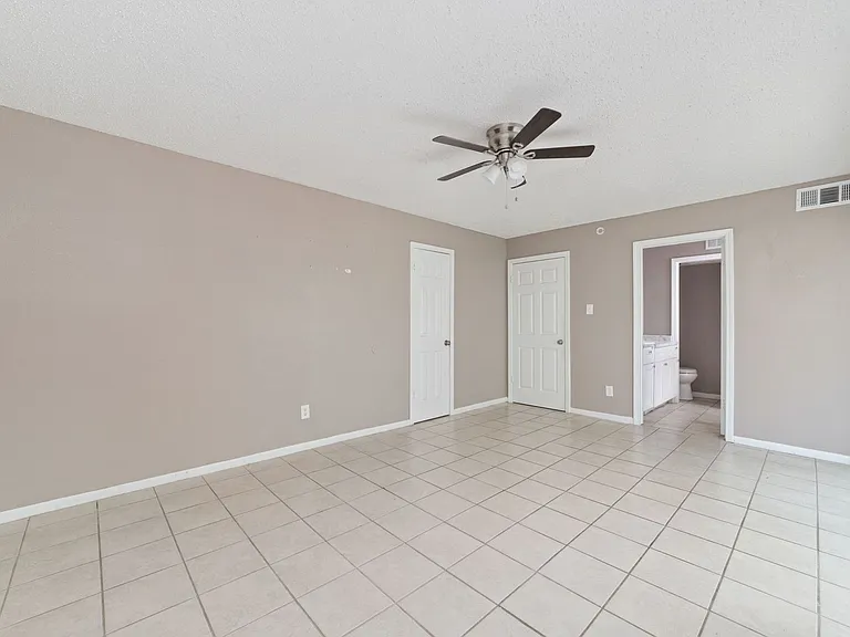 Newly Renovated Apartment In Houston — Photo 29